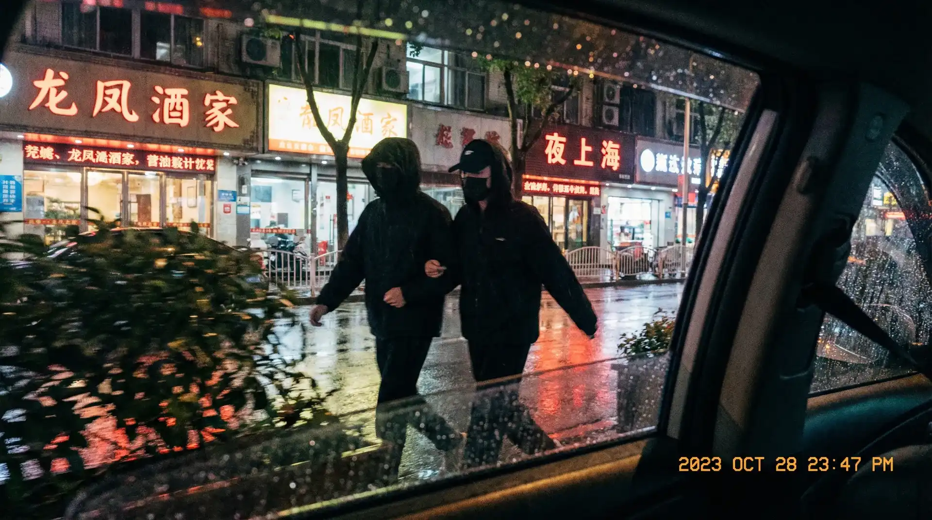 皇冠体育平台 - 顶流明星深夜密会现场抓拍照片